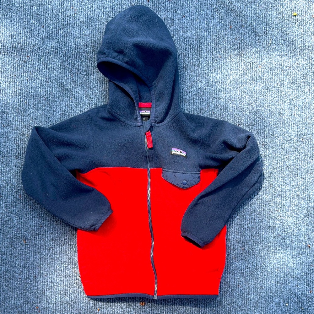 Boys Patagonia Red and Blue Fleece Sweatshirt with Hoodie and Zip-Up Design